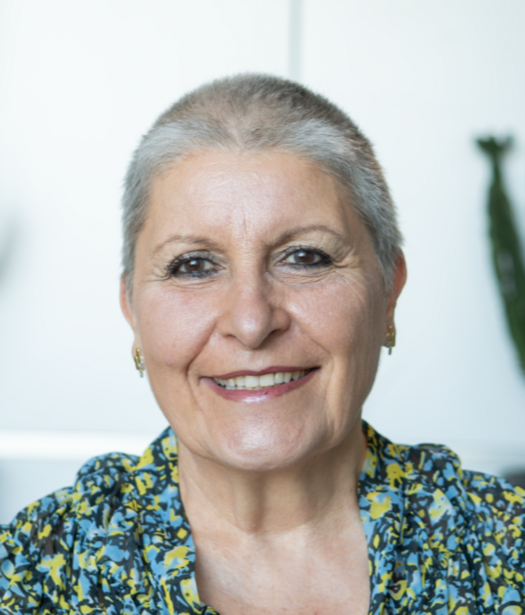 Begona, survivante d'un lymphome non hodgkinien, célèbre plus de 20 ans sans rechute.