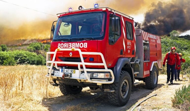 Les touristes portugais en état d'alerte maximale en raison des incendies de forêt meurtriers