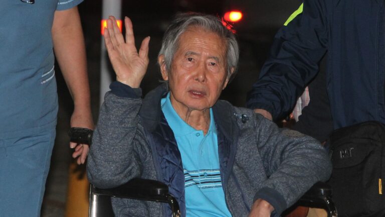 Alberto Fujimori, président controversé du Pérou, dictateur pour beaucoup, est décédé