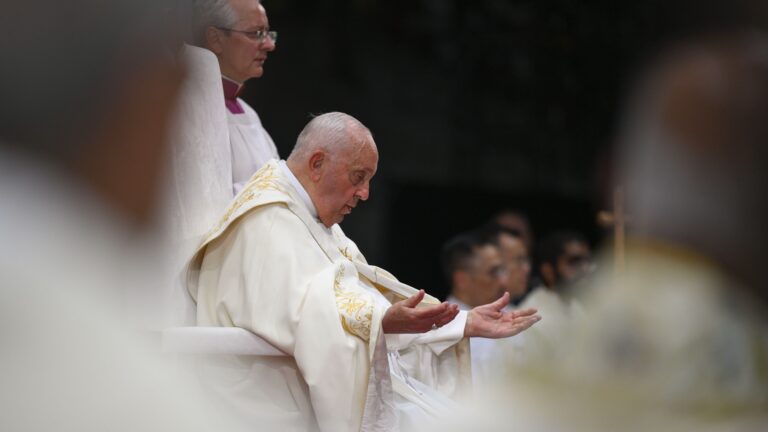 Le pape appelle au « dialogue » au Venezuela mais prévient