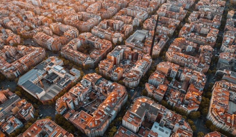 Le secteur des résidences touristiques de Barcelone exige une compensation de 3 milliards d'euros suite à la répression des licences