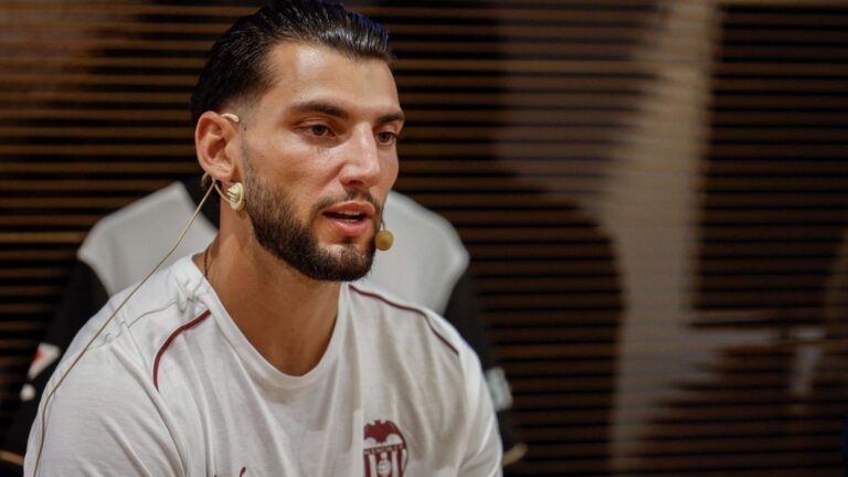 Rafa Mir, réadmis par Valence bien qu'il ne s'entraînera pas avec le groupe