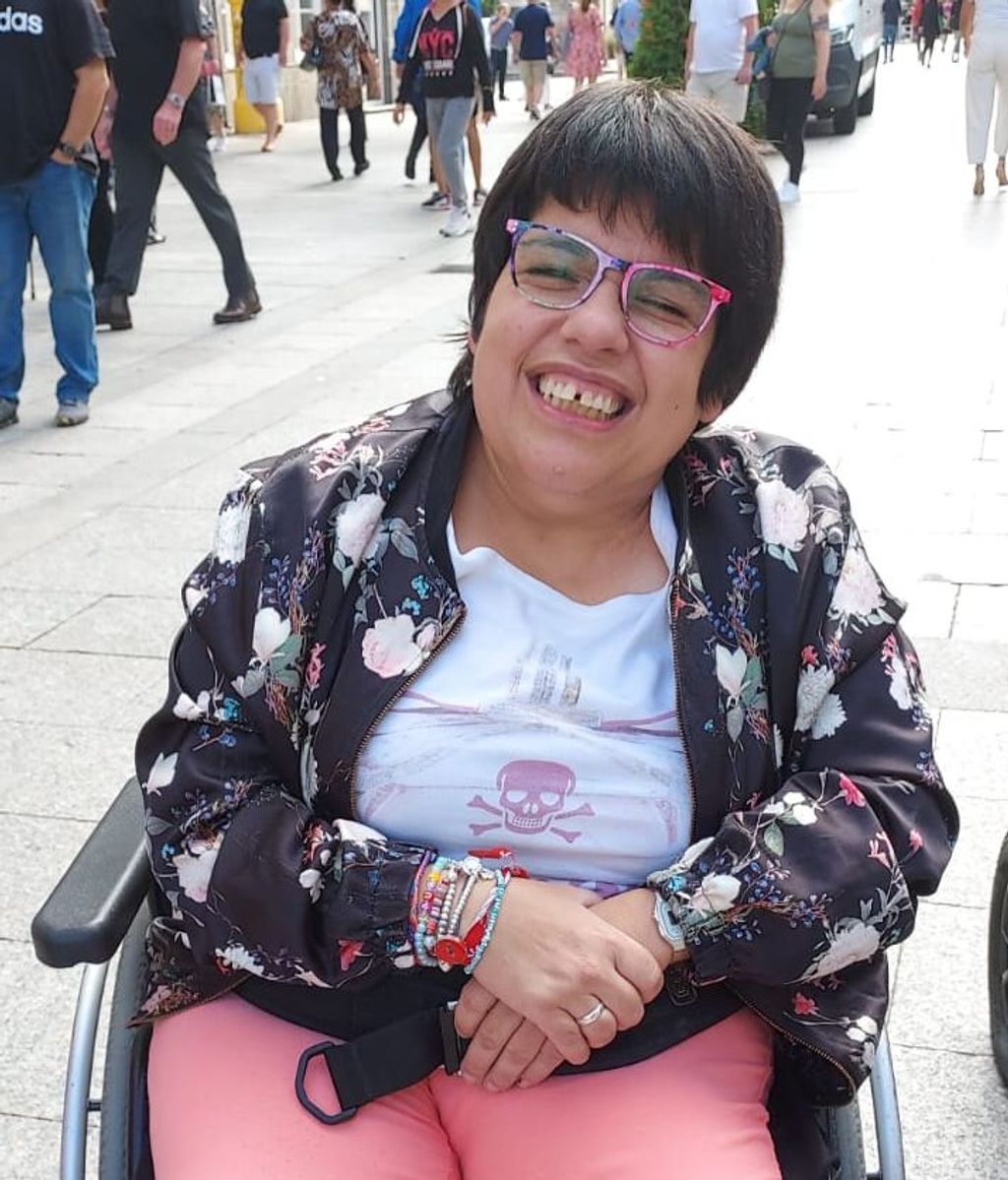 Laura, 52 ans, atteinte de paralysie cérébrale