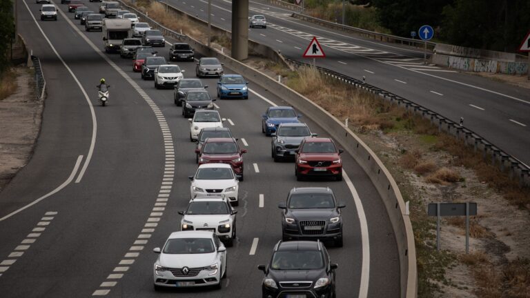 La DGT demande de « mettre deux personnes dans chaque véhicule » pour éviter les embouteillages