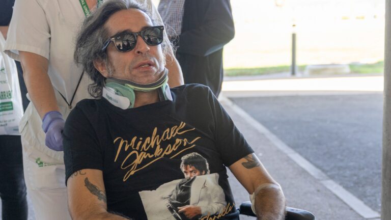 Mario Vaquerizo quitte l'hôpital en fauteuil roulant : « J'ai plusieurs vertèbres cassées »