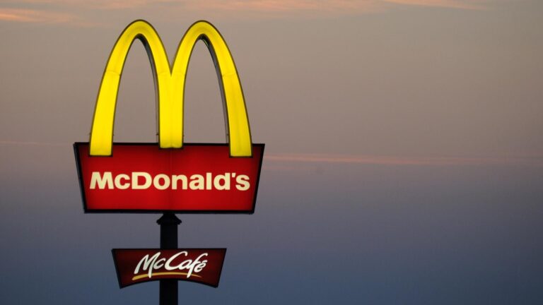 McDonald's enquête sur une épidémie d'E.coli aux États-Unis