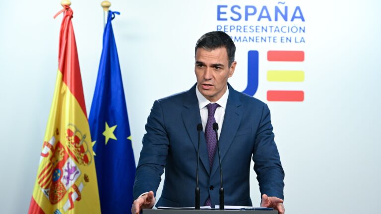 demande la démission d'Ayuso