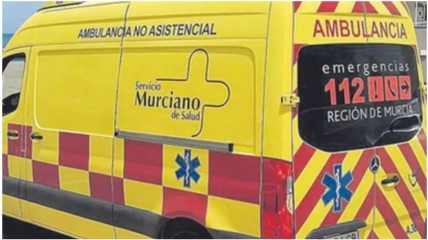 Dos mujeres fallecidas y seis heridos en un accidente tras caer una zodiac de un remolque en Cartagena, Murcia