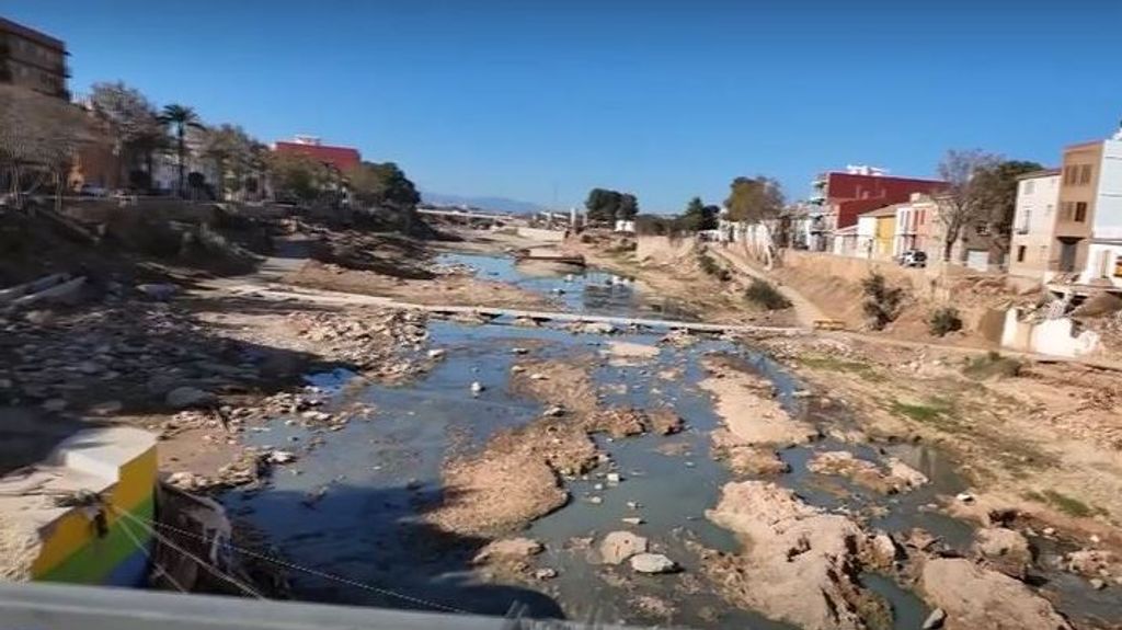 Un pont provisoire qui relie les quartiers de Picanya, Valence, a été inauguré