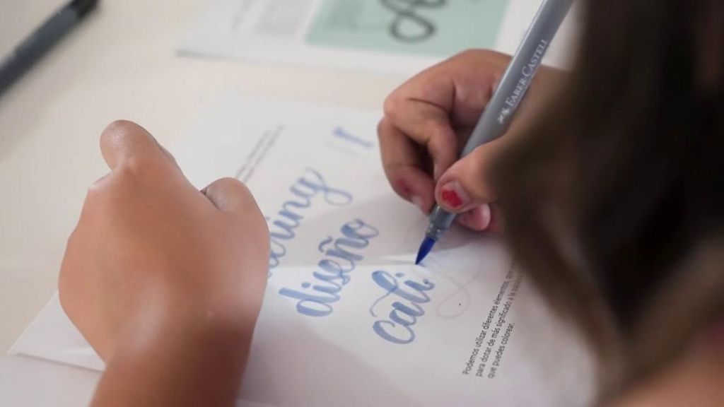Un atelier de lettrage et de calligraphie.