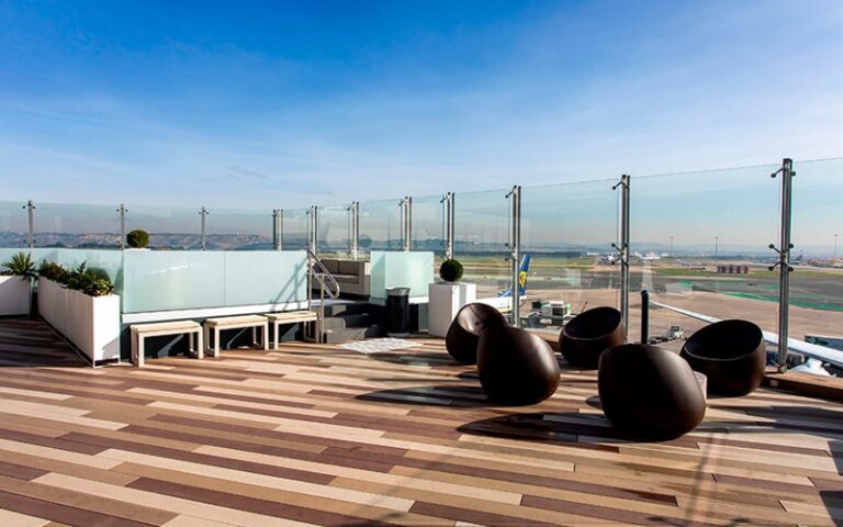 Nouvelle salle VIP avec terrasse inaugurée à l'aéroport de Madrid-Barajas