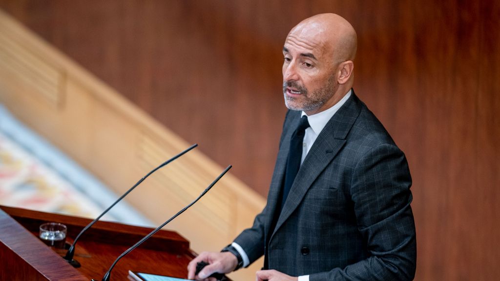 Jesús Celada Pérez lors d'un discours à l'Assemblée de Madrid dans son précédent poste de porte-parole adjoint du PSOE