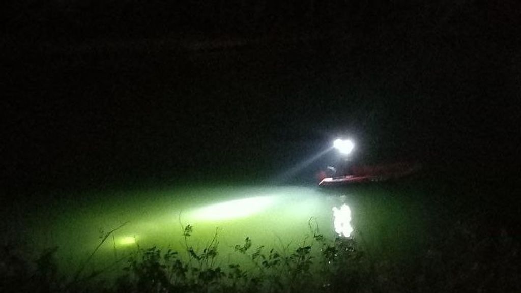 Ils trouvent une voiture coulée à plus d'un mètre de profondeur dans l'Èbre à Flix