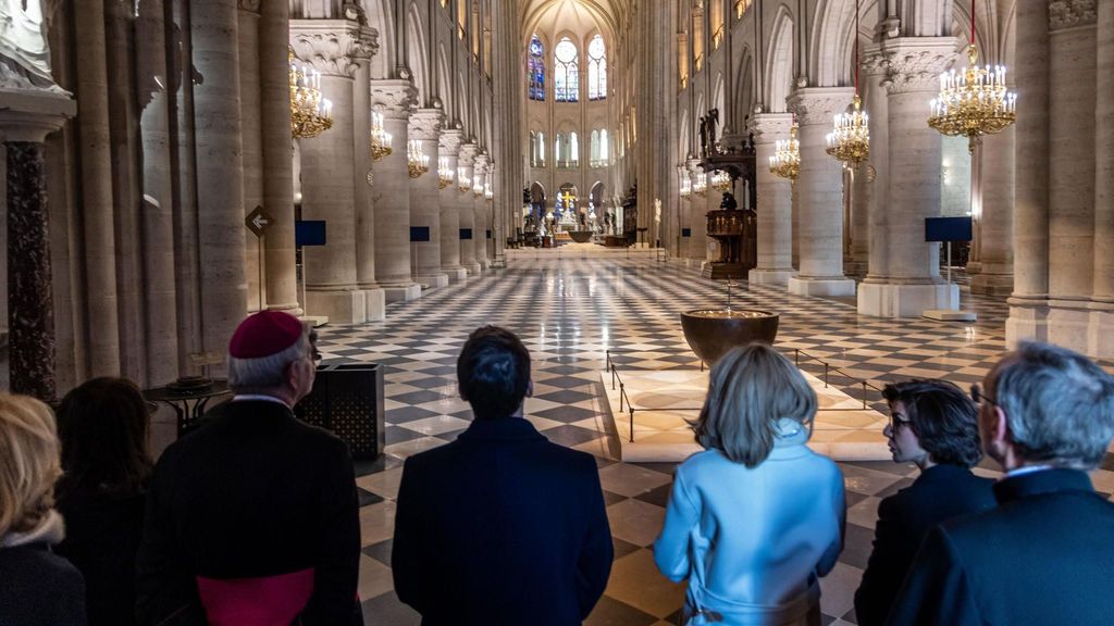 Un Emmanuel Macron ravi de la rénovation de la cathédrale Notre-Dame qui ouvrira au public dans une semaine
