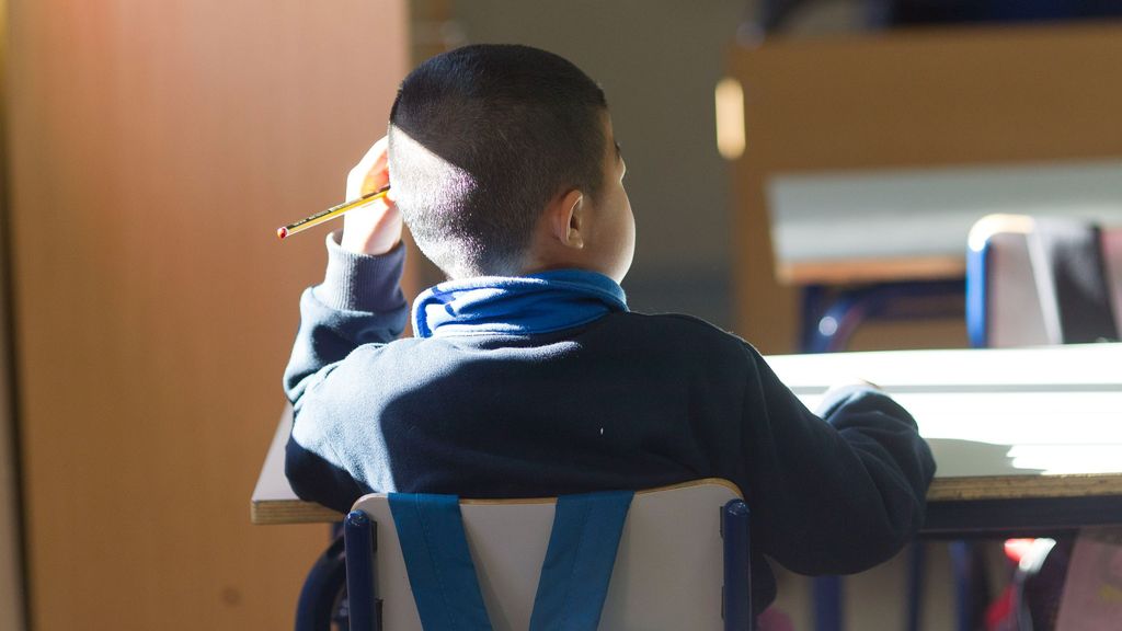 Les experts en pédiatrie sociale appellent à « ne jamais forcer les enfants à faire des bisous ou des câlins s'ils n'en ont pas envie »