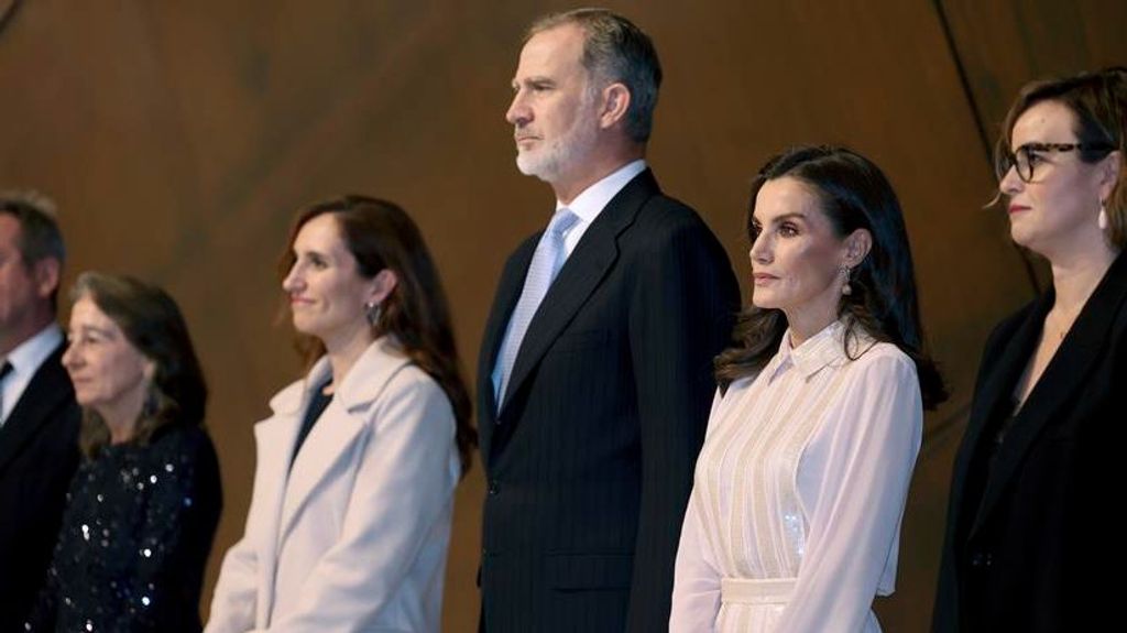 La reine Letizia éblouit lors de la représentation de l'opéra 'Il Trittico' à Bilbao : des tons sombres aux paillettes