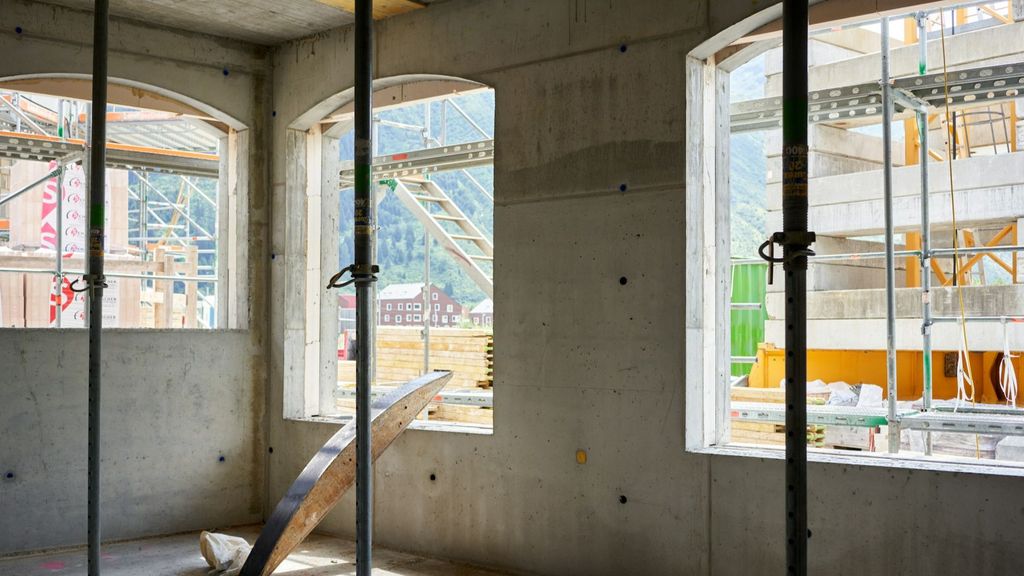 Travaille dans une maison