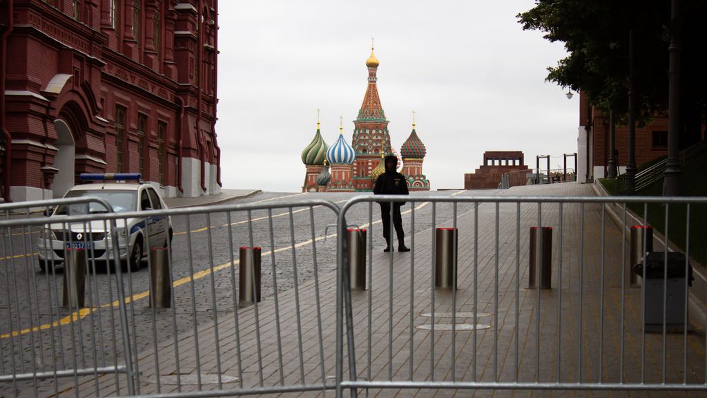 La police russe effectue des descentes nocturnes dans des locaux de Moscou où l'idéologie LGBT est « promue »