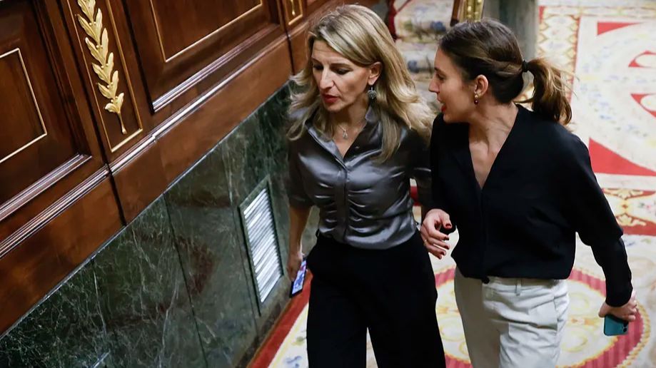 Yolanda Díaz junto a Irene Montero