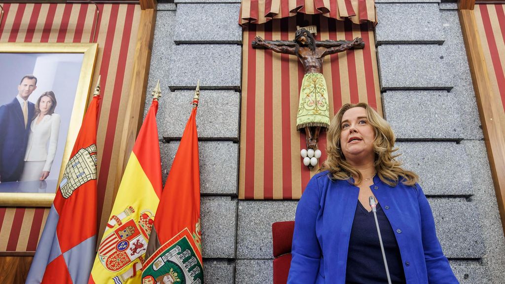La maire de Burgos, Cristina Ayala, lors de la séance plénière municipale à laquelle participent ses partenaires gouvernementaux