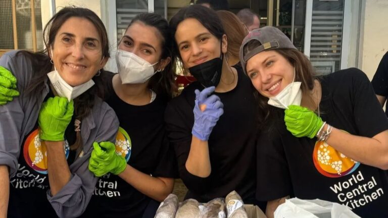 Rosalía se rend à Valence pour aider les victimes