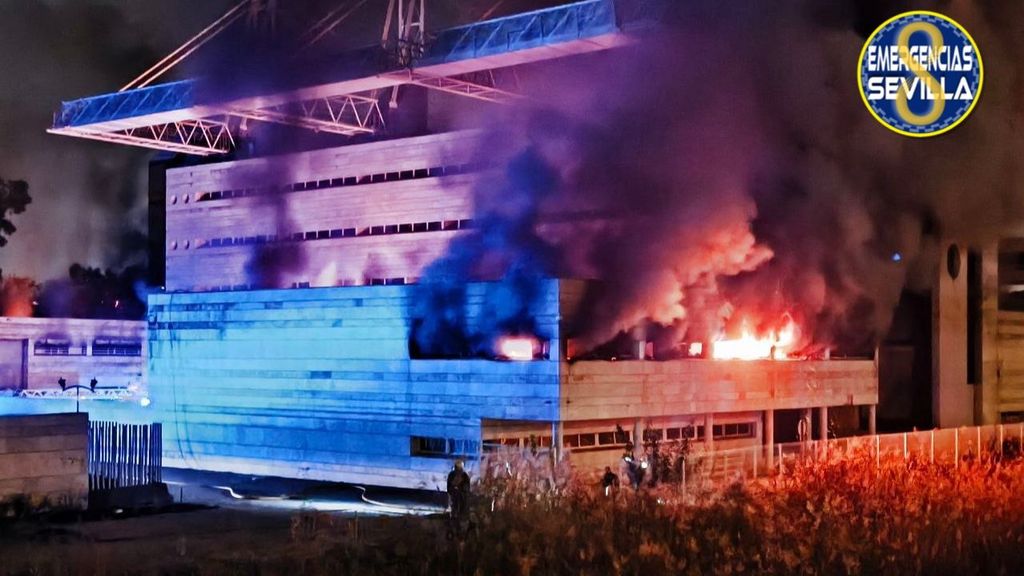 Incendie à côté de l'auditorium Rocío Jurado à Séville