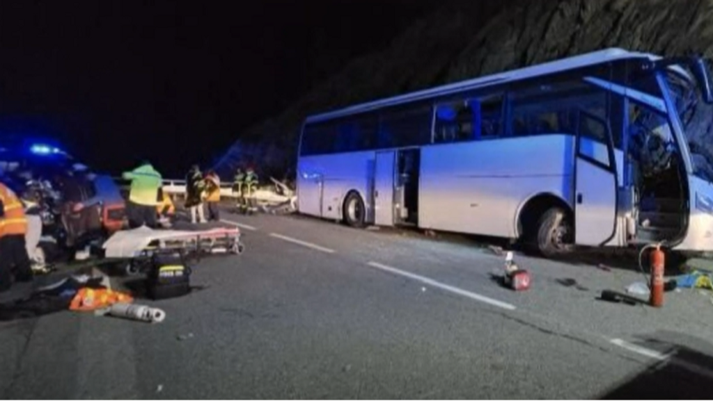 Deux morts et six grièvement blessés dans un accident de bus espagnol en France
