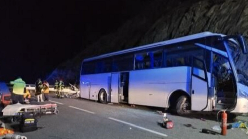 Deux morts et 30 blessés, dont 14 grièvement, dans un accident en France impliquant un bus au départ de Hospitalet de Llobregat