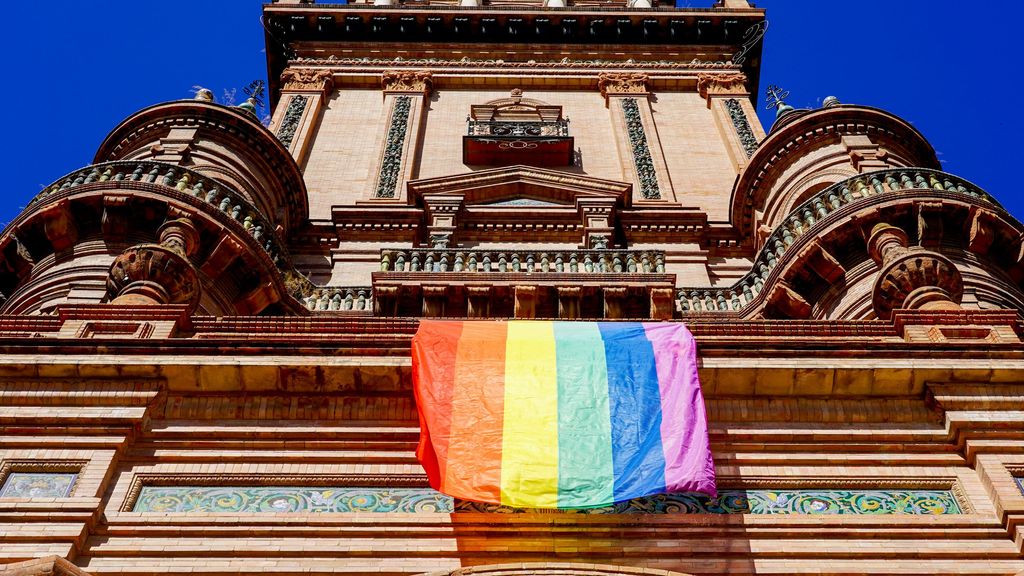 La Cour suprême approuve le placement du drapeau LGBTI dans les bâtiments publics le jour de la fierté