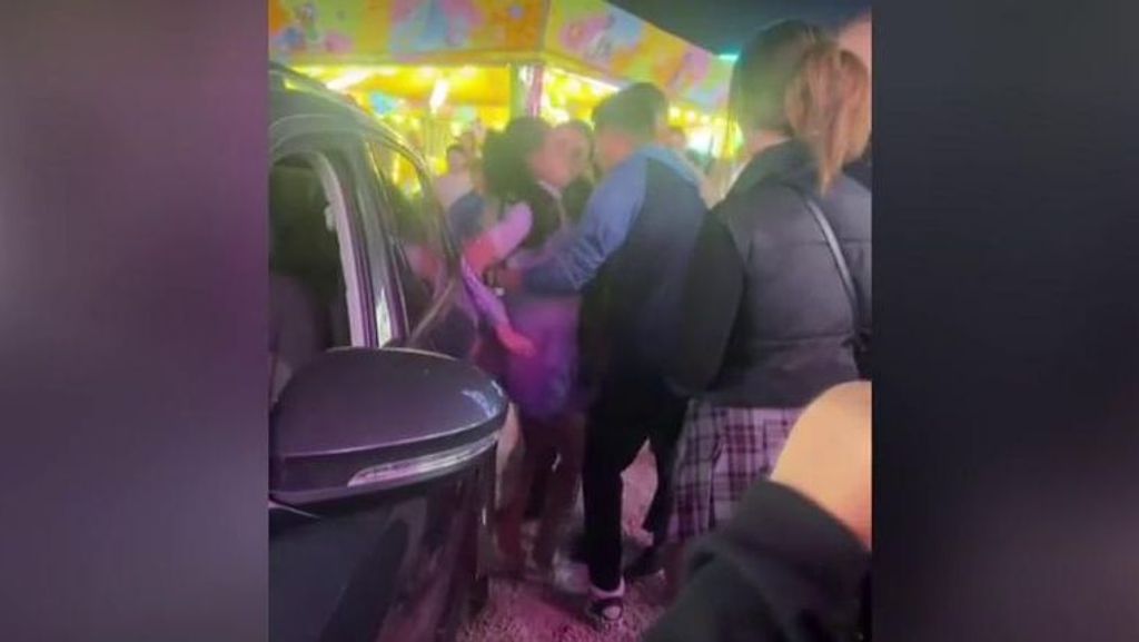 Une femme ivre fait irruption dans sa voiture à la foire d'Ibiza et est arrêtée après s'être garée à côté du sapin de Noël