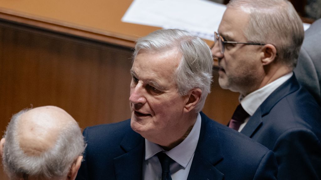 Barnier active le mécanisme qui laisse son avenir entre les mains de l'opposition, qui annonce une motion de censure