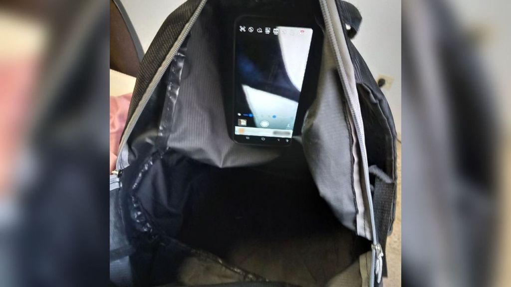 Pris avec un téléphone portable dans son sac à dos et un casque pendant l'examen pour récupérer des points de permis
