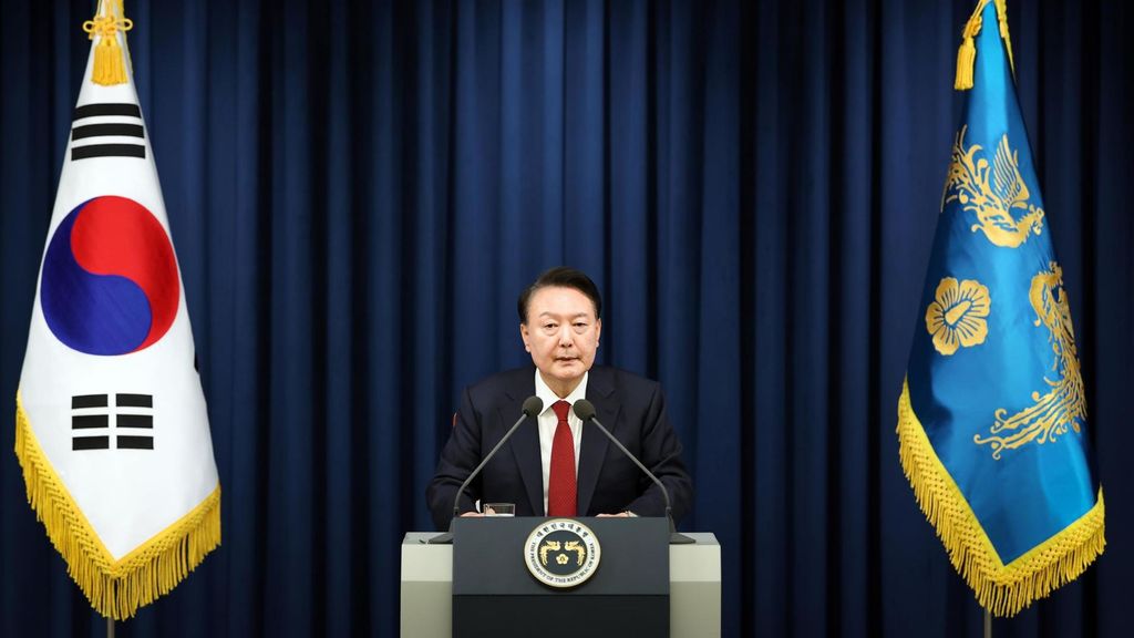 Le président sud-coréen Yoon Suk Yeol déclare la loi martiale devant les caméras de télévision