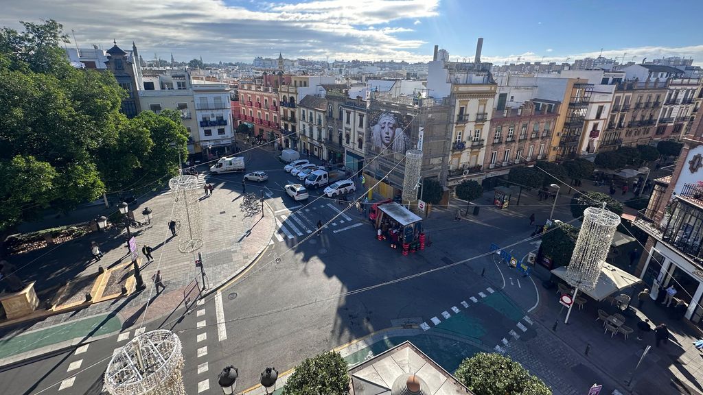 La Plaza del Altozano et une partie de la rue San Jacinto sans éclairage, après le retrait