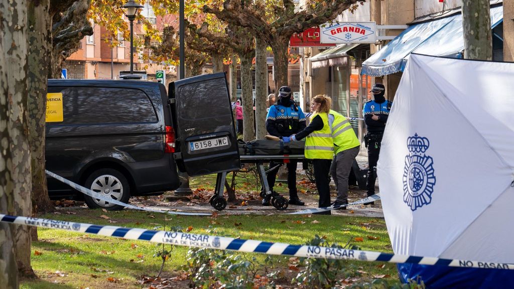 Les services funéraires transfèrent la dépouille mortelle de l'homme retrouvé mort dans la rue d'Aranda de Duero (Burgos)