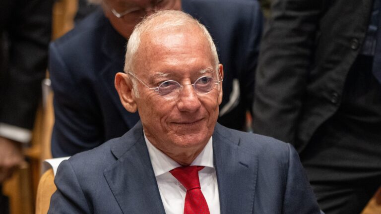 Isak Andic Ermay, propriétaire de Mango, décède après être tombé dans le vide lors d'une excursion à Barcelone
