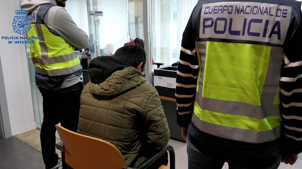 La police nationale arrête un homme accusé de « toilettage d'enfants » ou de cyberintimidation sexuelle sur mineurs