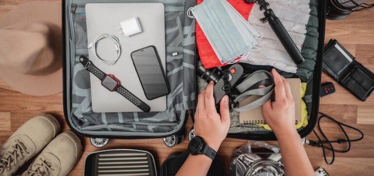 Emballer intelligemment pour votre voyage : Astuces essentielles et préparation aux retards imprévus