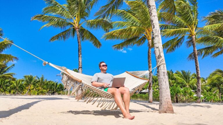 Forbes nomme cette île des Caraïbes comme destination nomade numérique n°1 pour 2025