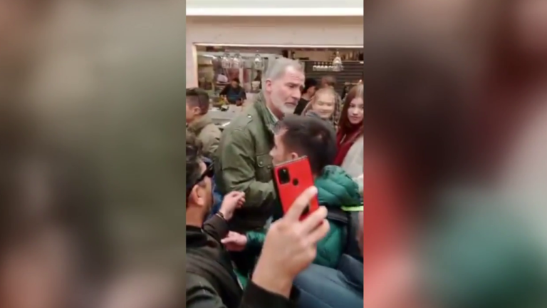 Le maire de Catarroja, en colère contre la visite des rois et de leurs filles