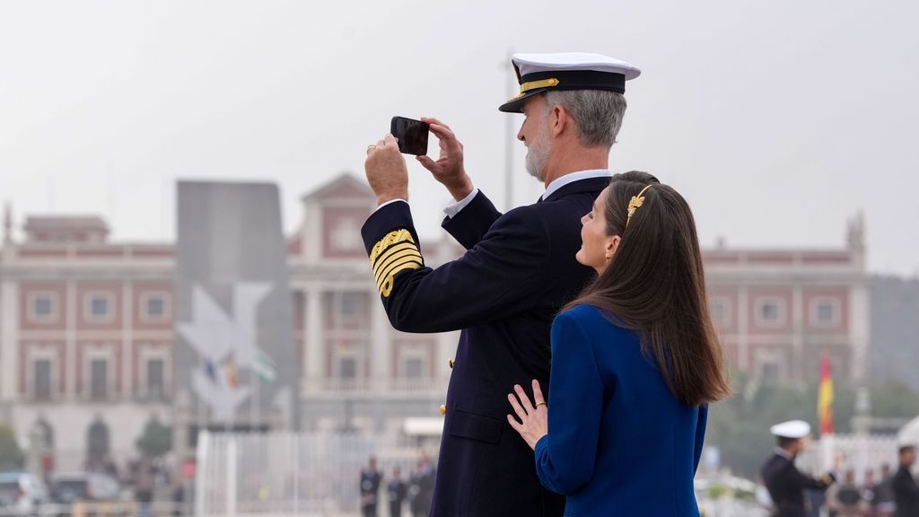 Le roi Felipe VI enregistre le moment où Elcano embarque avec sa fille à bord