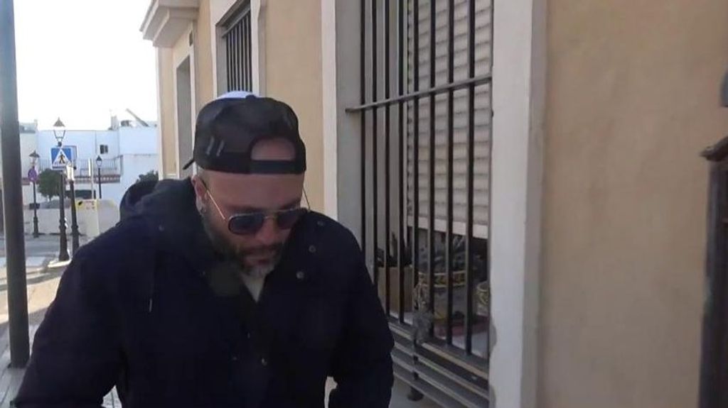 Tête baissée et en silence, les premières images de Kiko Rivera après son retour d'Anabel Pantoja aux îles Canaries