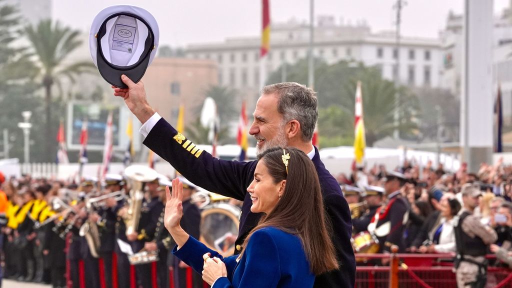 Les rois disent au revoir à Leonor, qui a embarqué à ElCano
