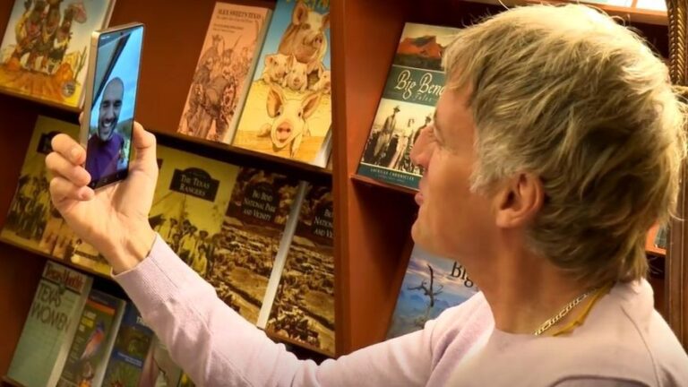 Jesús Calleja, en appel vidéo avec l'astronaute espagnol Pablo Álvarez