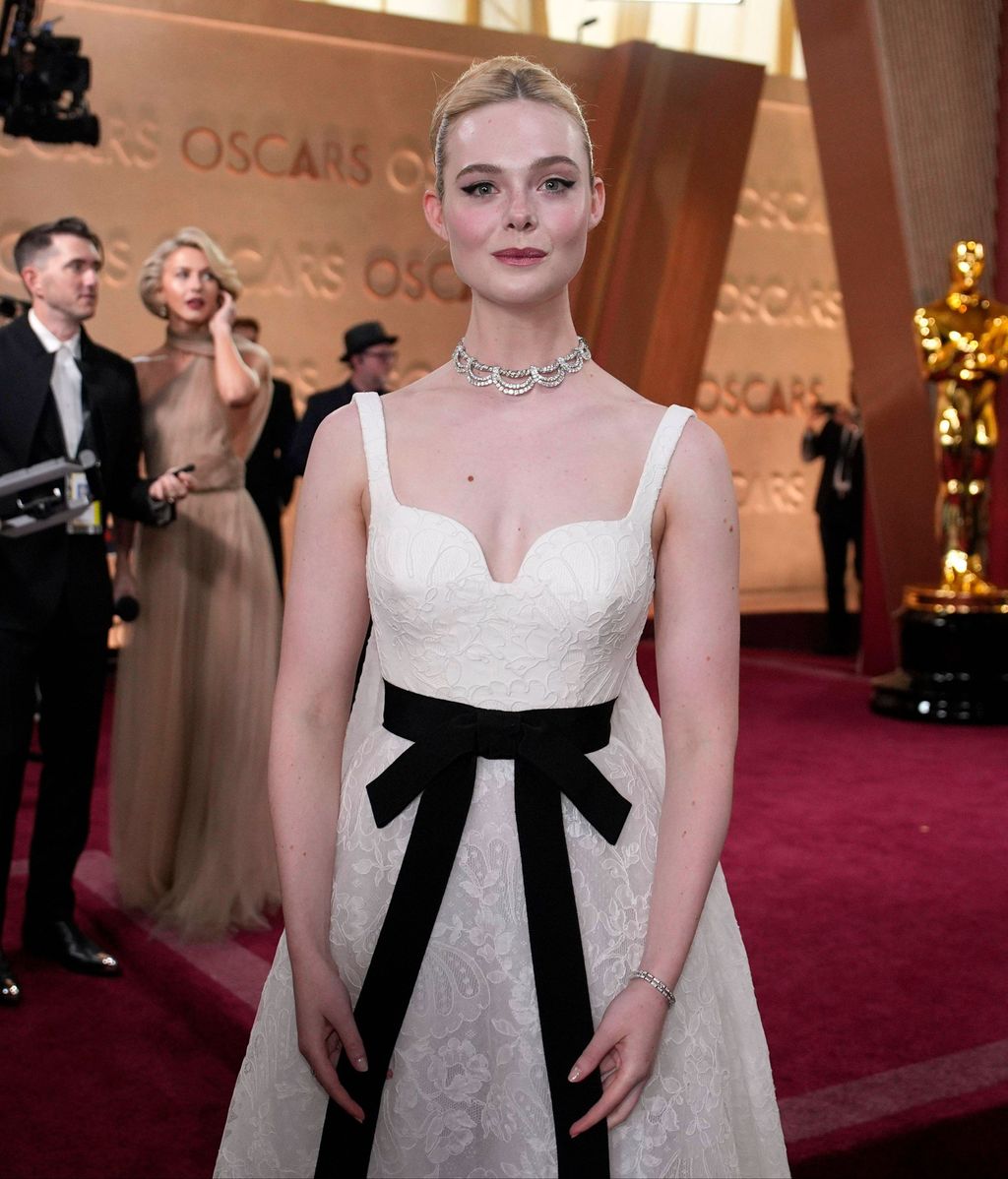 Elle fanning sur le tapis rouge des Oscars 2025