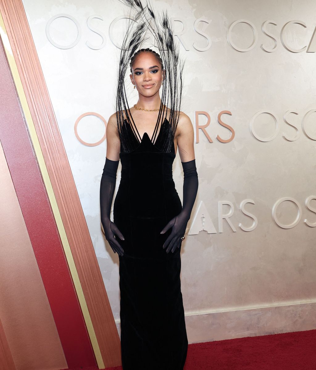 Yasmin Finney sur le tapis rouge des Oscars 2025