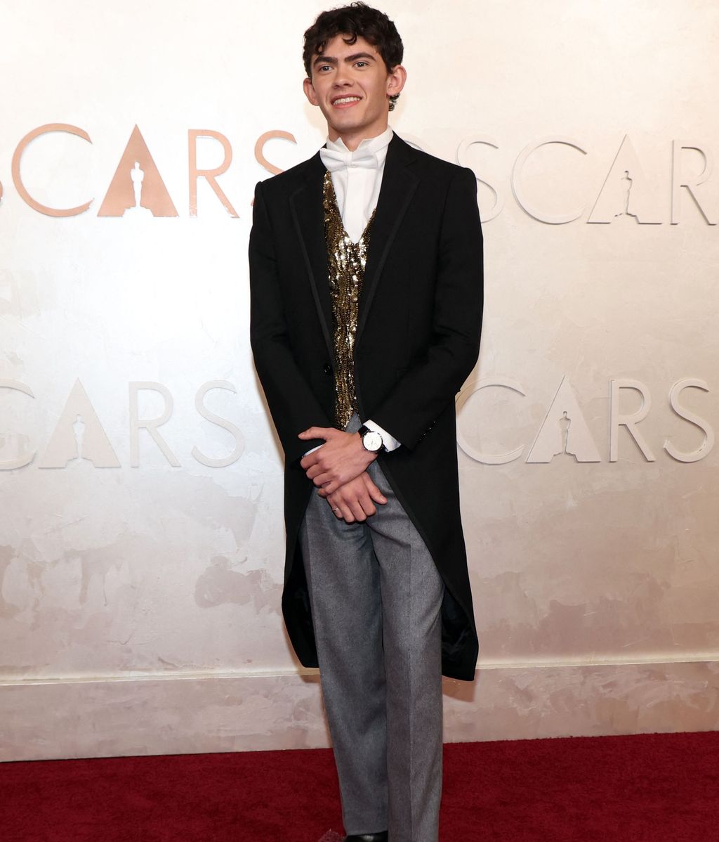 Joe Locke sur le tapis rouge des Oscars 2025
