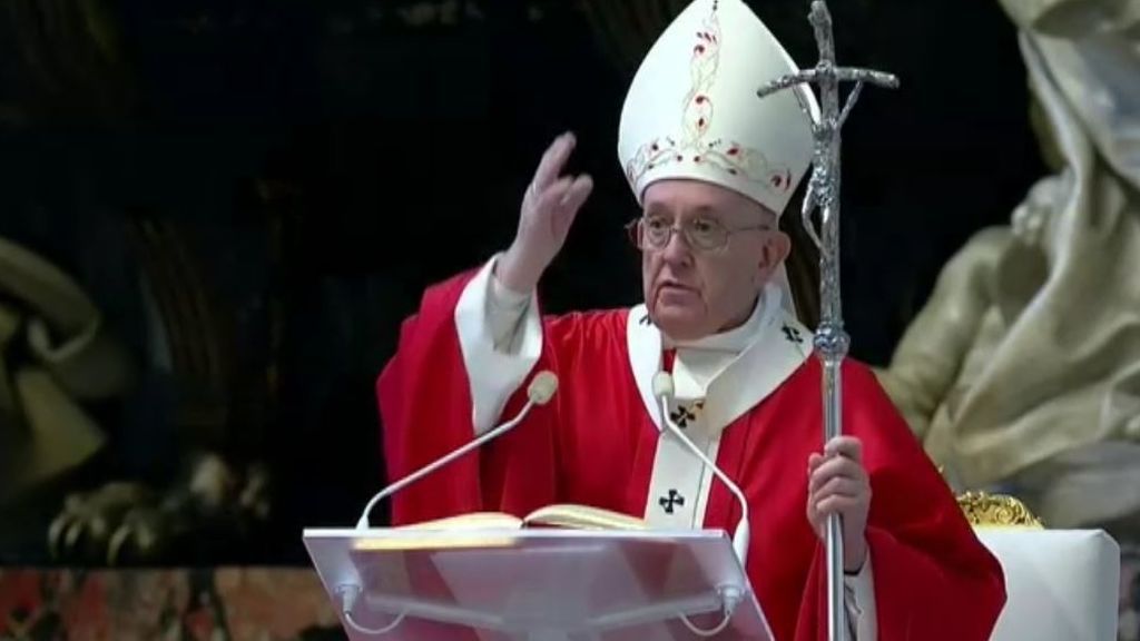 Le pape officie la masse de Domingo de Ramos dans la basilique de San Pedro presque vide