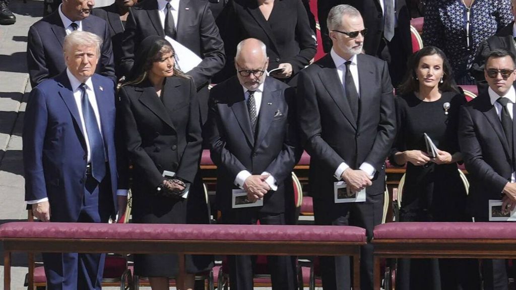Le banc partagé par les rois de l'Espagne et du Trump