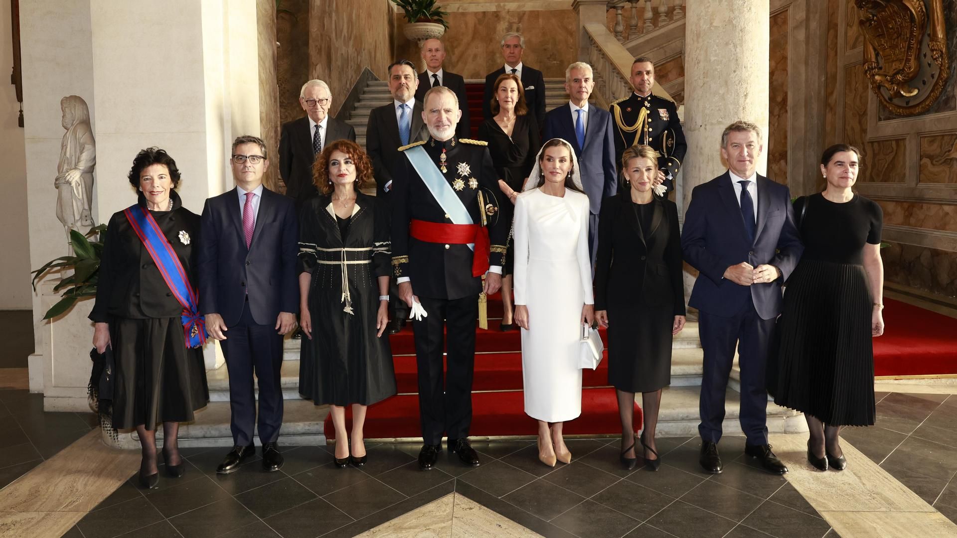 Les rois assistent à la messe au début du pontificat du pape Leo XIV sur la Plaza de San Pedro